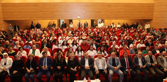 Amasya Üniversitesi, Amasya Ticaret ve Sanayi Odası ve TOBB Amasya Kadın Girişimciler Kurulu iş birliğiyle düzenlenen “Fark Yaratan Kadınlar, Fark Yaratan Adımlar” programında ünlü şef Özlem Mekik konuk olarak ağırlandı.