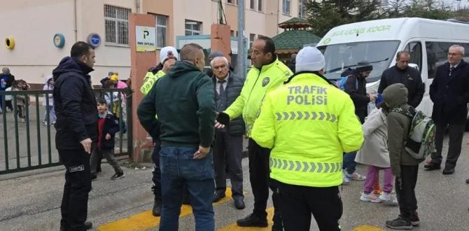 Suluova’da Öğrenci Servislerine  Güvenlik Denetimi Yapıldı