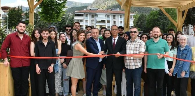 Amasya’da Türkiye’nin Üçüncü “Parklet–Yaya Durağı” Projesi Hayata Geçti